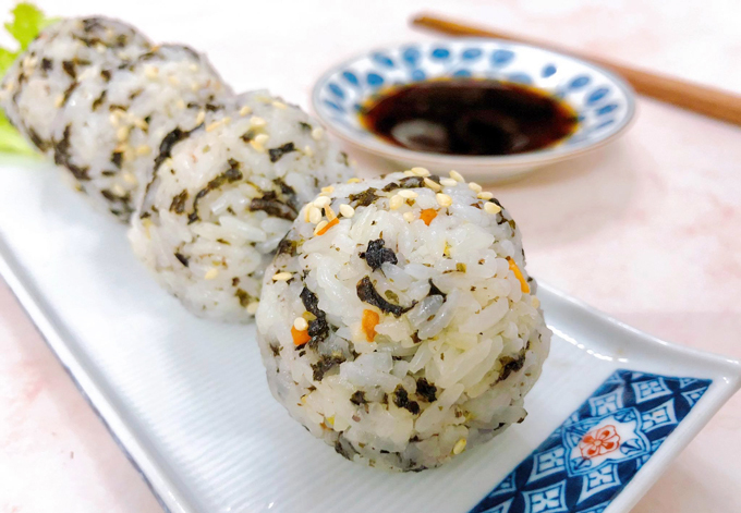 Cơm viên rong biển Cơm viên rong biển