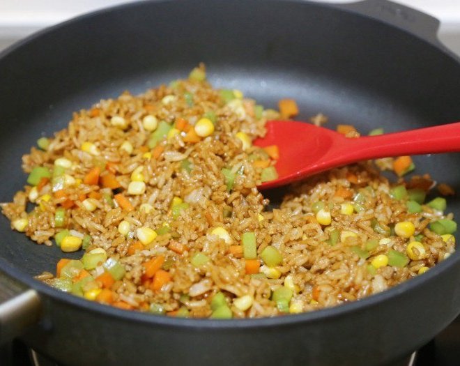 Còn thừa bát cơm nguội, đem rang kiểu này được bữa ngon lại chẳng lo thiếu chất Còn thừa bát cơm nguội, đem rang kiểu này được bữa ngon lại chẳng lo thiếu chất