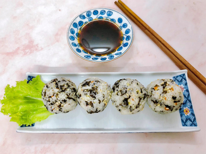 Cơm viên rong biển Cơm viên rong biển