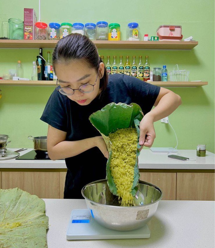 Cách làm xôi cốm sen dừa - thức quà mang hương vị tình thân vào những ngày cuối thu, thơm ngon, đơn giản Cách làm xôi cốm sen dừa - thức quà mang hương vị tình thân vào những ngày cuối thu, thơm ngon, đơn giản