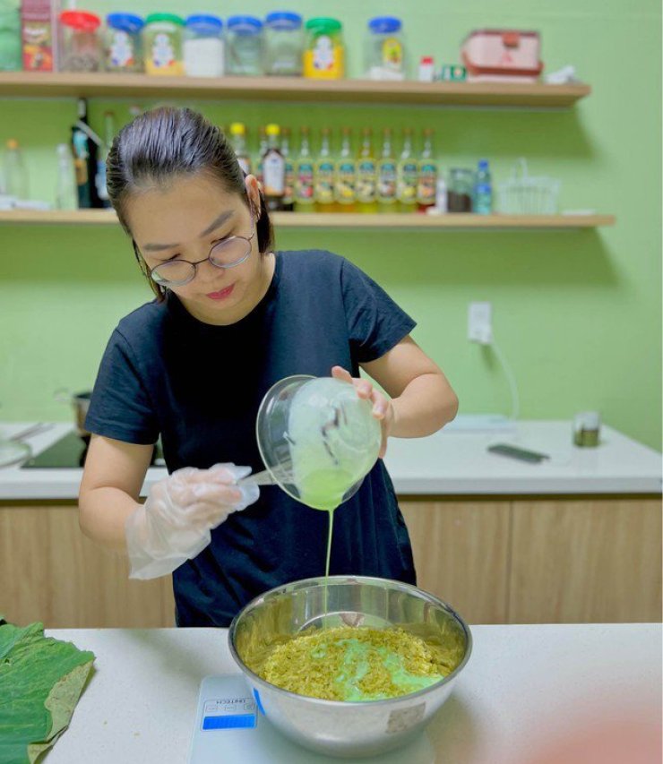 Cách làm xôi cốm sen dừa - thức quà mang hương vị tình thân vào những ngày cuối thu, thơm ngon, đơn giản Cách làm xôi cốm sen dừa - thức quà mang hương vị tình thân vào những ngày cuối thu, thơm ngon, đơn giản