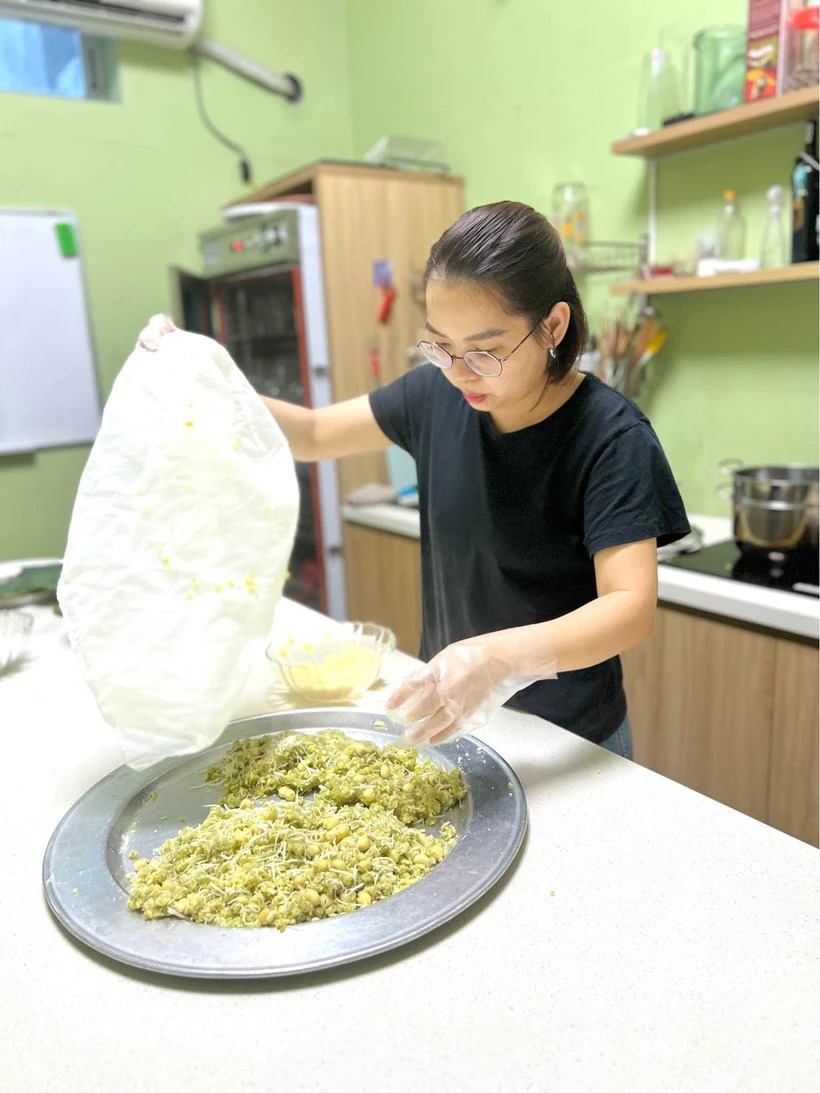 Cách nấu xôi cốm hạt sen dẻo thơm, bùi ngậy Cách nấu xôi cốm hạt sen dẻo thơm, bùi ngậy