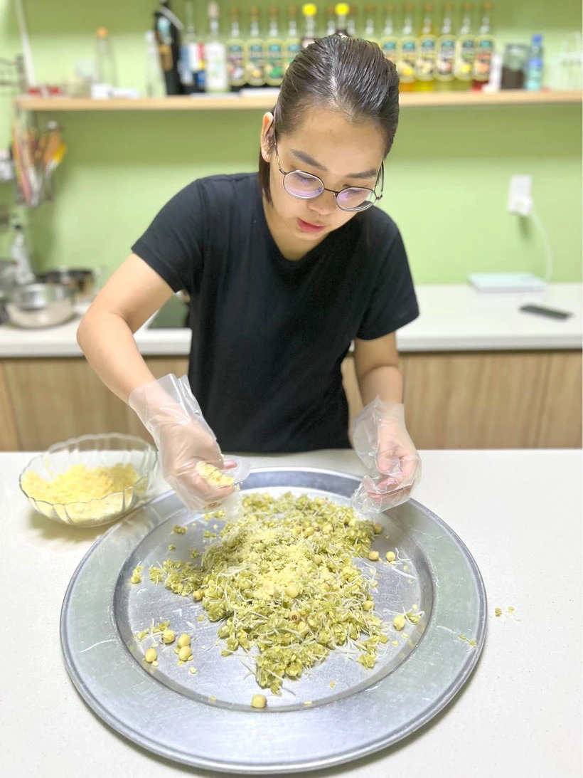 Cách nấu xôi cốm hạt sen dẻo thơm, bùi ngậy Cách nấu xôi cốm hạt sen dẻo thơm, bùi ngậy