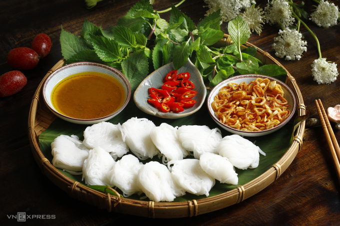 Bún chấm gạch cua chưng kiểu Hà Nội xưa