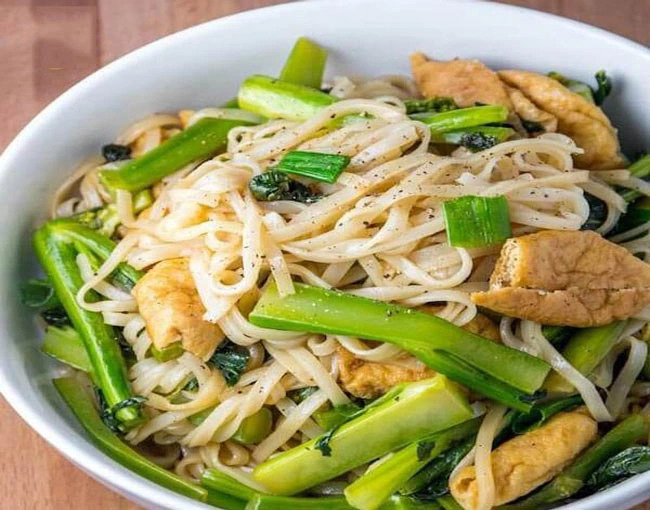 4 cách làm phở xào giòn mềm, thơm thơm cho bữa tối ngày cuối năm nhanh gọn mà ngon đủ chất 4 cách làm phở xào giòn mềm, thơm thơm cho bữa tối ngày cuối năm nhanh gọn mà ngon đủ chất
