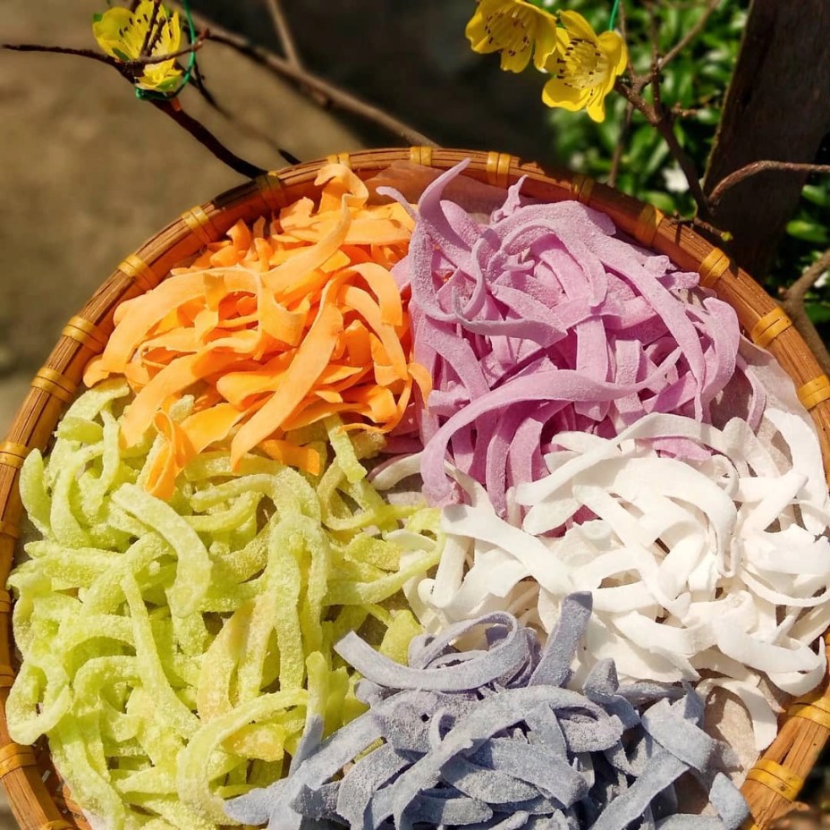 Mứt Tết truyền thống - món ăn chưa bao giờ lỗi thời, đến cả giới trẻ cũng tự tay làm để nhâm nhi trong năm mới