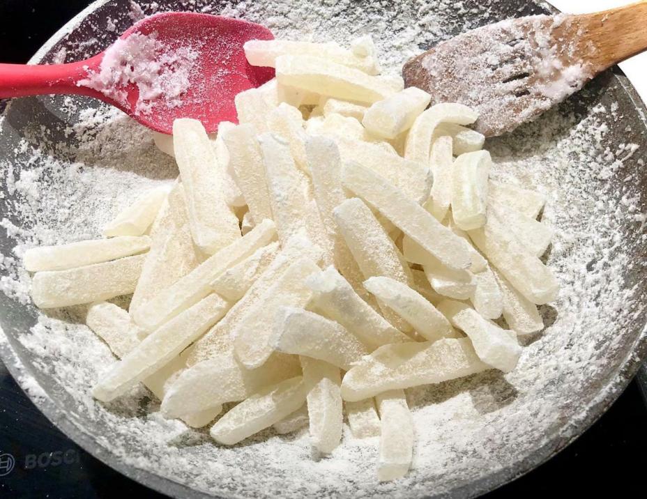 Mứt Tết truyền thống - món ăn chưa bao giờ lỗi thời, đến cả giới trẻ cũng tự tay làm để nhâm nhi trong năm mới