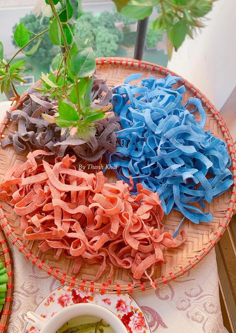 Mứt Tết truyền thống - món ăn chưa bao giờ lỗi thời, đến cả giới trẻ cũng tự tay làm để nhâm nhi trong năm mới