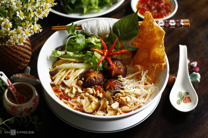 Cách làm hủ tiếu sa tế chay thơm ngon
