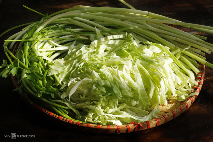 Dưa bắp cải trộn rau cần Dưa bắp cải trộn rau cần