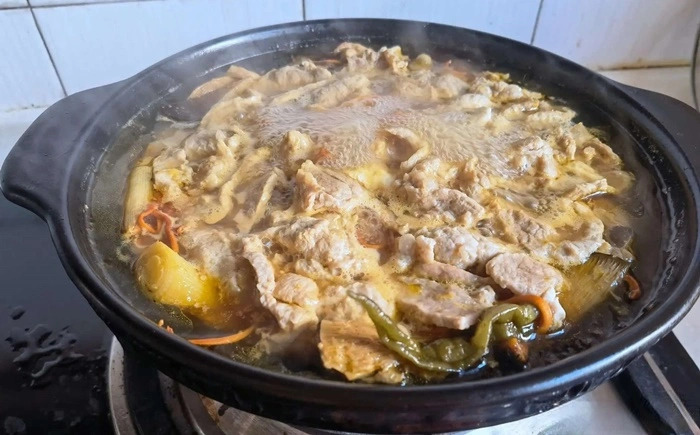Trời lạnh làm thịt bò hầm nấm nóng hổi, ngon miễn bàn