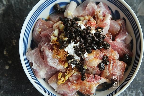Bí đỏ hấp thịt - món ăn 'sang chảnh', dễ làm tại nhà Bí đỏ hấp thịt - món ăn 'sang chảnh', dễ làm tại nhà