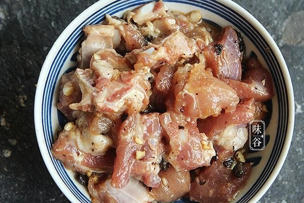 Bí đỏ hấp thịt - món ăn 'sang chảnh', dễ làm tại nhà Bí đỏ hấp thịt - món ăn 'sang chảnh', dễ làm tại nhà