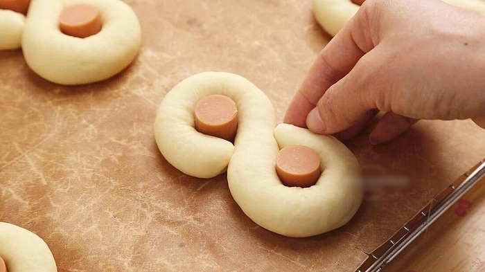 Bữa sáng với bánh mì xúc xích mềm thơm ngon khó cưỡng Bữa sáng với bánh mì xúc xích mềm thơm ngon khó cưỡng