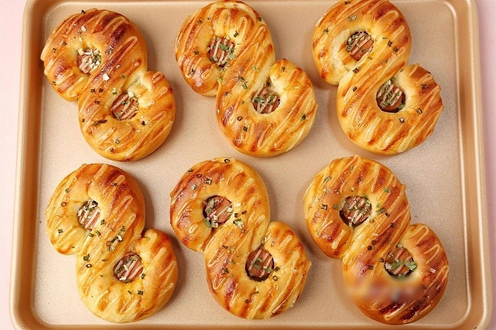 Bữa sáng với bánh mì xúc xích mềm thơm ngon khó cưỡng Bữa sáng với bánh mì xúc xích mềm thơm ngon khó cưỡng