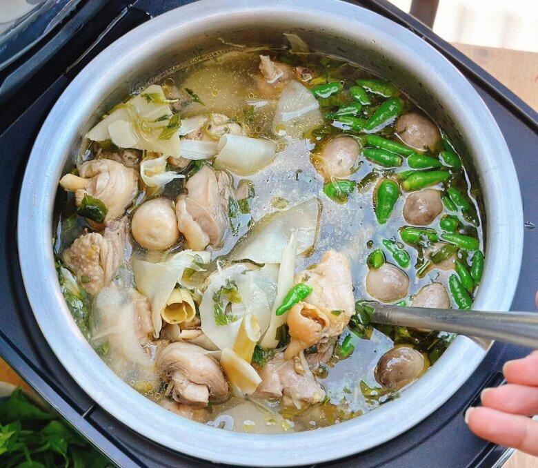 Cuối tuần se lạnh, nấu ngay 5 món lẩu hấp dẫn lại nóng hổi này cả nhà ăn cạn cả nồi vì quá ngon Cuối tuần se lạnh, nấu ngay 5 món lẩu hấp dẫn lại nóng hổi này cả nhà ăn cạn cả nồi vì quá ngon