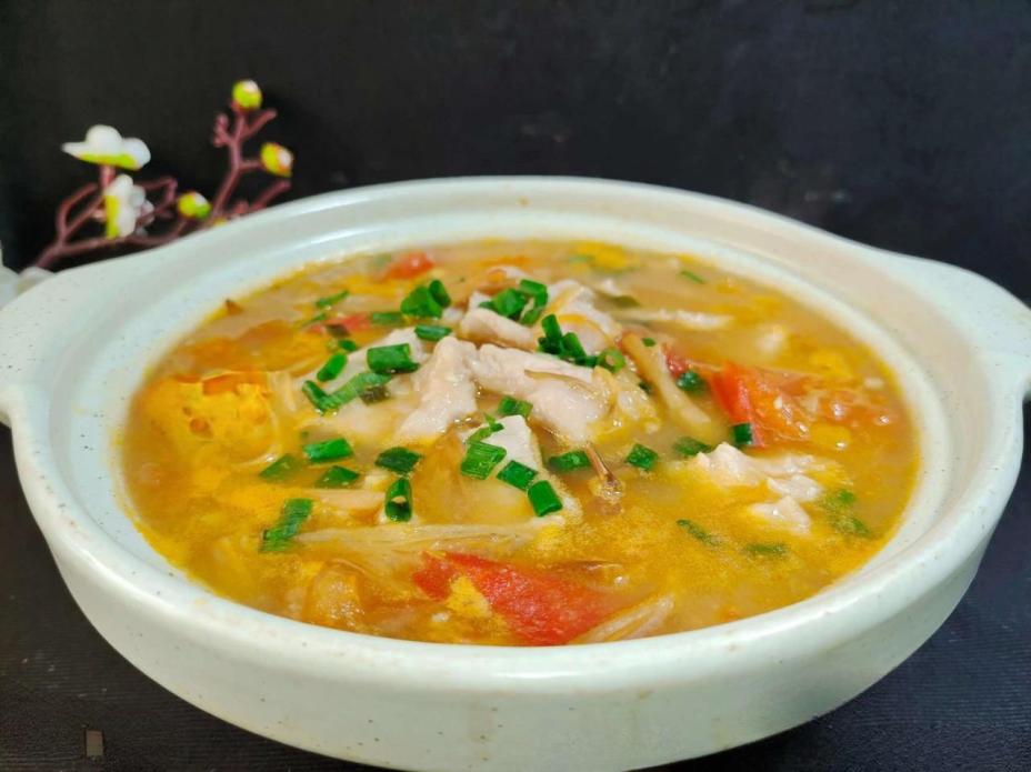 Canh cà chua hoa huệ vị chua ngọt đưa cơm vô cùng