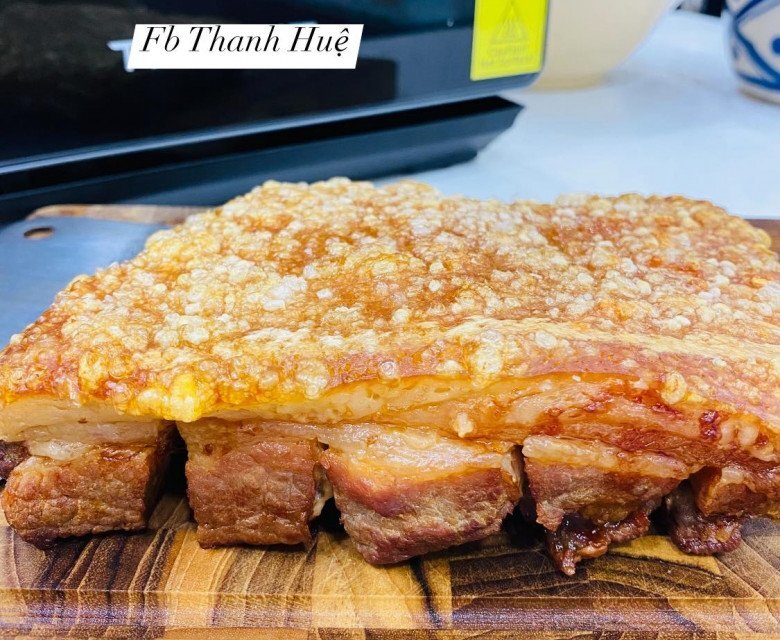Cách làm ba chỉ quay bì giòn cực dễ, để ăn cơm cũng ngon, dành làm món nhậu cũng rất đã miệng