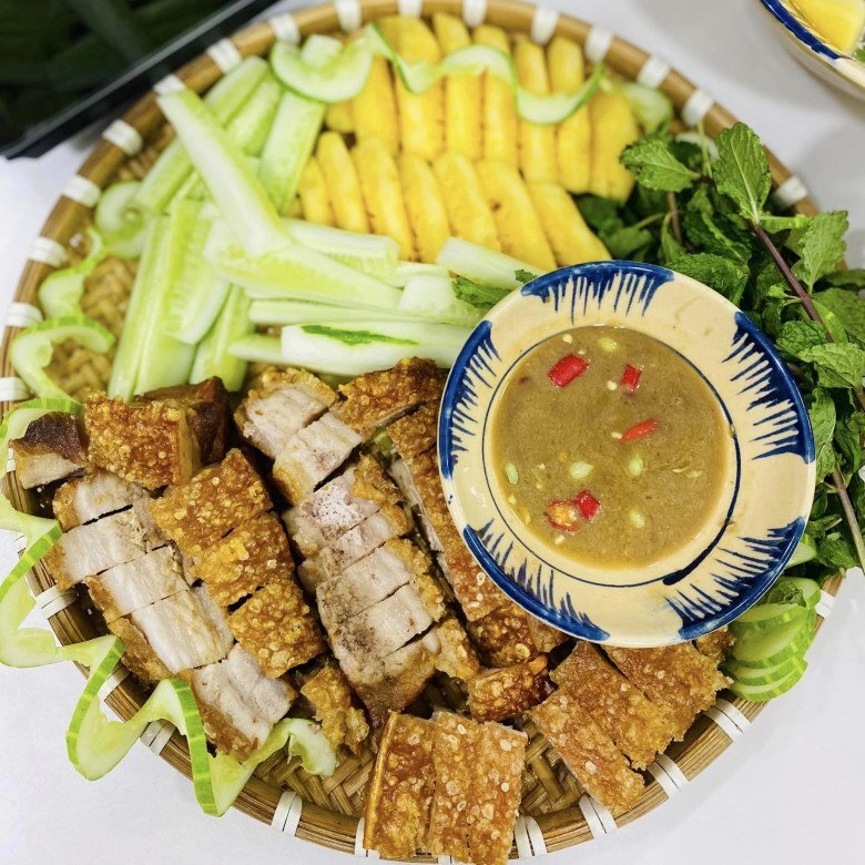 Cách làm ba chỉ quay bì giòn cực dễ, để ăn cơm cũng ngon, dành làm món nhậu cũng rất đã miệng