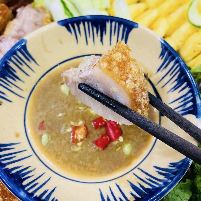 Cách làm ba chỉ quay bì giòn cực dễ, để ăn cơm cũng ngon, dành làm món nhậu cũng rất đã miệng