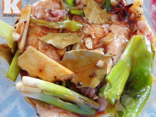 Cách làm món vịt rô ti đơn giản nhưng đẹp mắt, thơm ngon Cách làm món vịt rô ti đơn giản nhưng đẹp mắt, thơm ngon