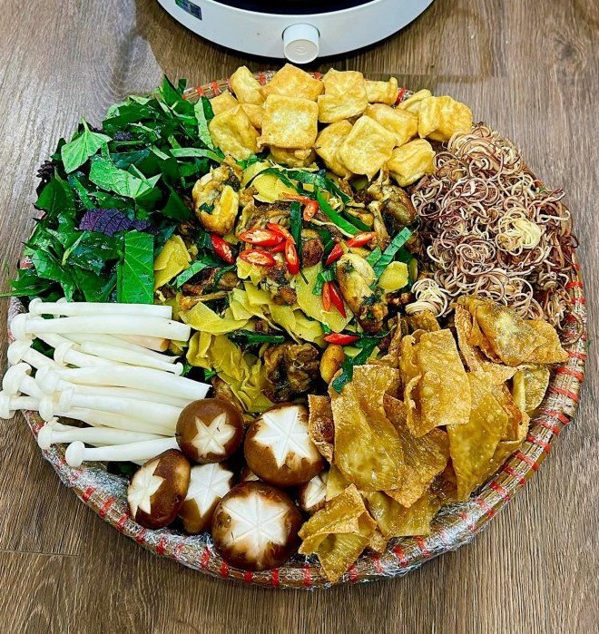 Cuối tuần rảnh rỗi làm lẩu ếch măng chua đãi cả nhà