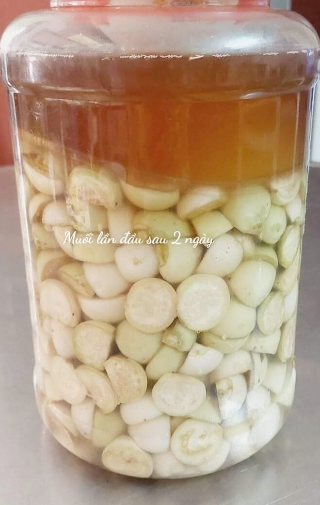 Cách làm cà pháo muối chua ngọt, giòn tan không bị thâm đen, ăn đến đâu cơm trôi đến đấy của mẹ đảm Cách làm cà pháo muối chua ngọt, giòn tan không bị thâm đen, ăn đến đâu cơm trôi đến đấy của mẹ đảm