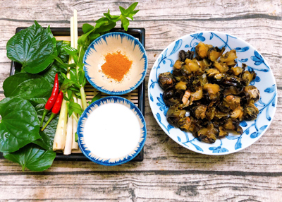 Ốc bươu xào cà ri lá lốt