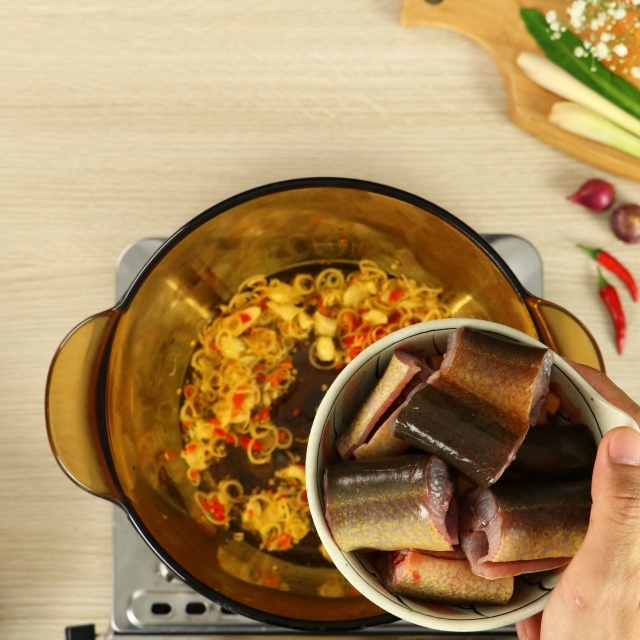 Cách làm lẩu lươn chua cay