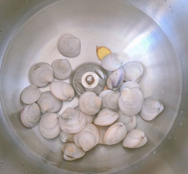 Ngao hấp không đã ngon, đem nhồi thêm kiểu này được món hấp dẫn chưa từng thấy