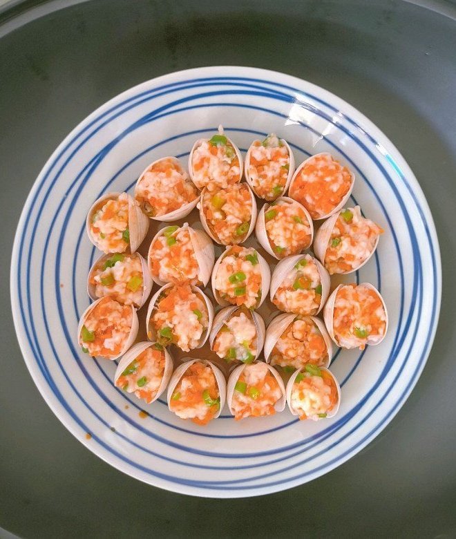 Ngao hấp không đã ngon, đem nhồi thêm kiểu này được món hấp dẫn chưa từng thấy