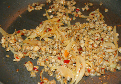 Cháo hến ấm nóng, thơm ngon cho ngày mưa