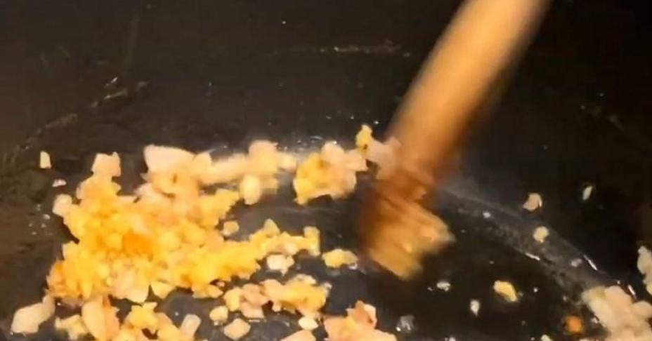 Cuối tuần sang chảnh với soup bào ngư bổ dưỡng mà cách chế biến lại vô cùng đơn giản: Ăn xong đảm bảo chị em sẽ quên hết bực dọc suốt cả tuần qua!