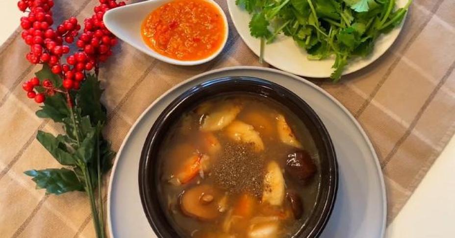 Cuối tuần sang chảnh với soup bào ngư bổ dưỡng mà cách chế biến lại vô cùng đơn giản: Ăn xong đảm bảo chị em sẽ quên hết bực dọc suốt cả tuần qua!