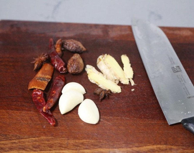 Cách làm vịt kho nước tương đơn giản, đậm đà trôi cơm