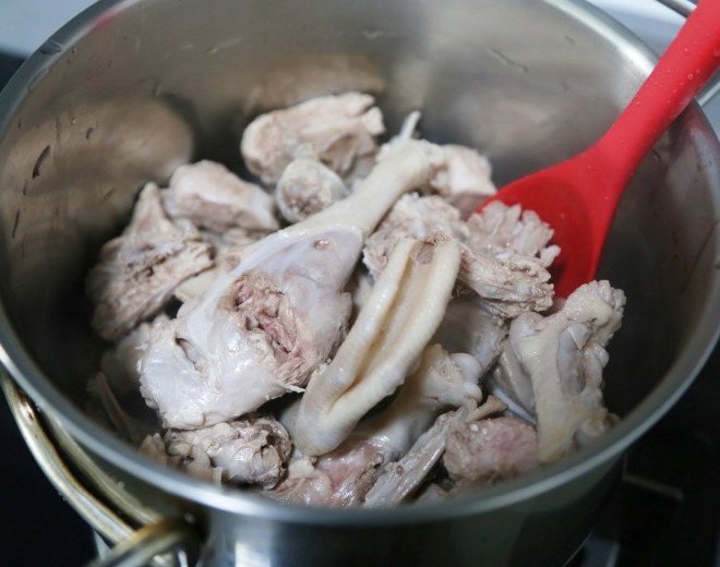 Cách làm vịt kho nước tương đơn giản, đậm đà trôi cơm