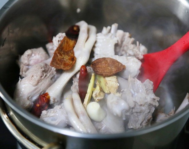 Cách làm vịt kho nước tương đơn giản, đậm đà trôi cơm