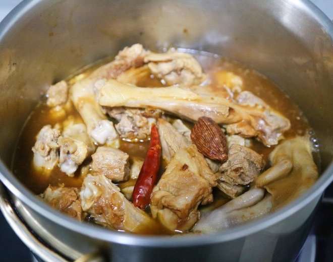 Cách làm vịt kho nước tương đơn giản, đậm đà trôi cơm