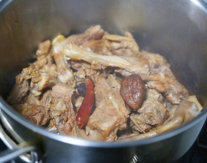 Cách làm vịt kho nước tương đơn giản, đậm đà trôi cơm