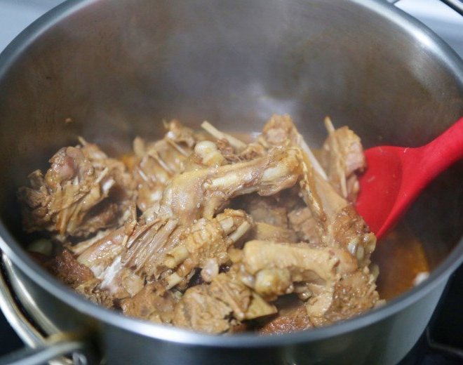 Cách làm vịt kho nước tương đơn giản, đậm đà trôi cơm