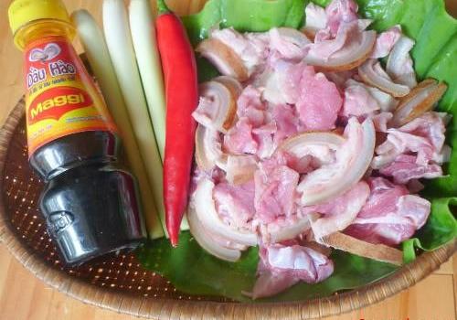 Món ngon bữa tối: Thịt bê hấp gừng sả chấm tương bần ngon hết ý Món ngon bữa tối: Thịt bê hấp gừng sả chấm tương bần ngon hết ý