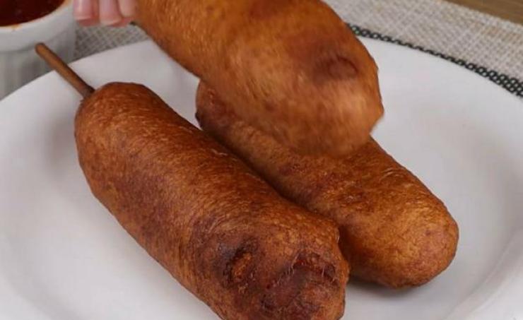 Xúc xích phô mai chiên giòn kiểu này ai ăn cũng mê, trẻ con thì nghiện và khen mẹ làm ngon hết nấc Xúc xích phô mai chiên giòn kiểu này ai ăn cũng mê, trẻ con thì nghiện và khen mẹ làm ngon hết nấc