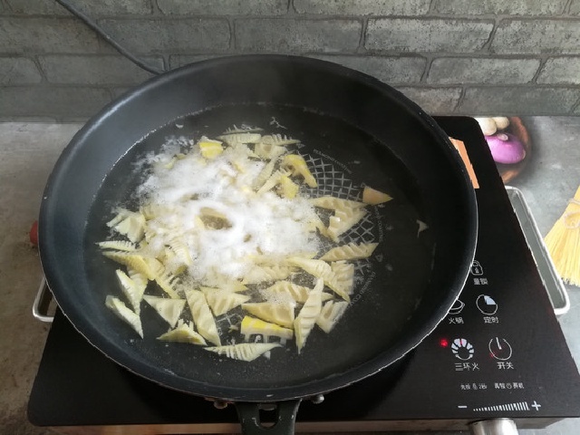 Canh măng thịt xá xíu cực ngon Canh măng thịt xá xíu cực ngon
