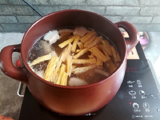 Canh măng thịt xá xíu cực ngon Canh măng thịt xá xíu cực ngon