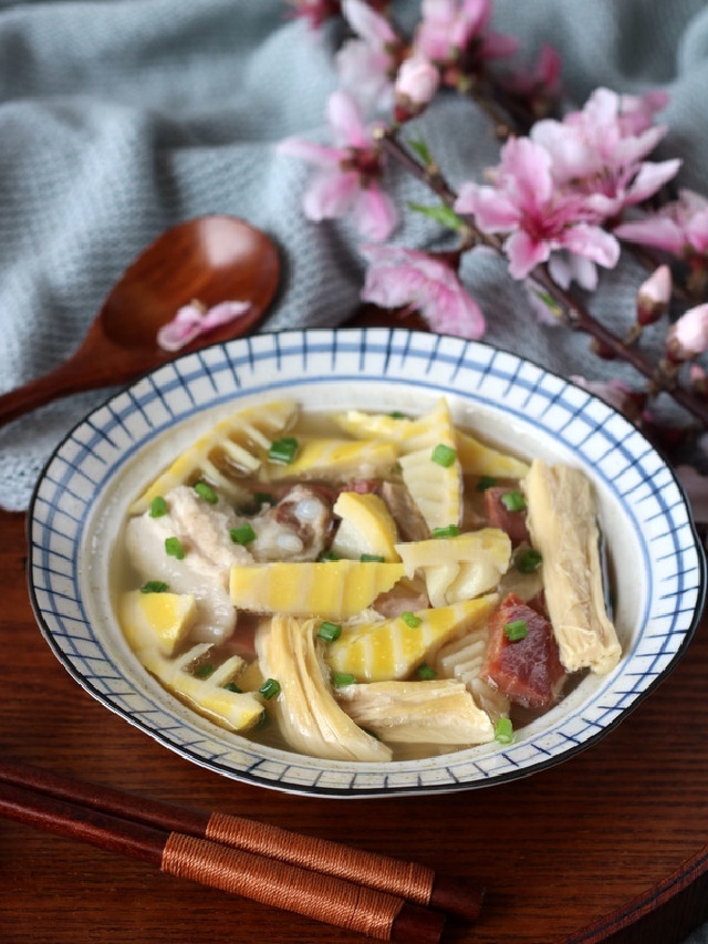 Canh măng thịt xá xíu cực ngon Canh măng thịt xá xíu cực ngon