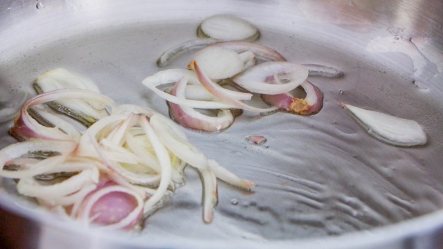 Canh sườn non cải chua