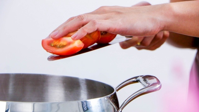 Canh sườn non cải chua