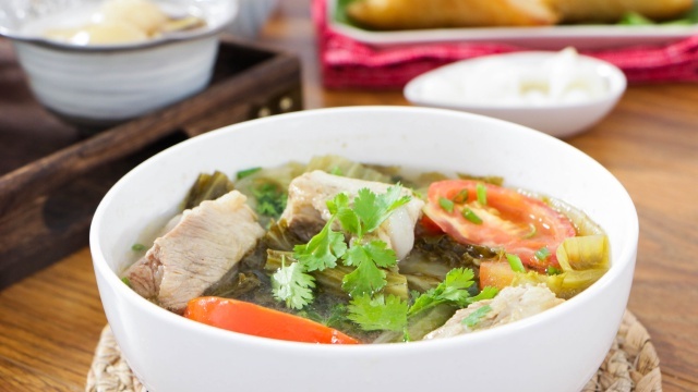 Canh sườn non cải chua