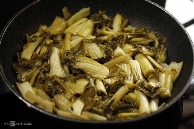 Thịt ba chỉ kho dưa chua Thịt ba chỉ kho dưa chua