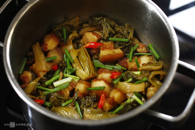 Thịt ba chỉ kho dưa chua Thịt ba chỉ kho dưa chua